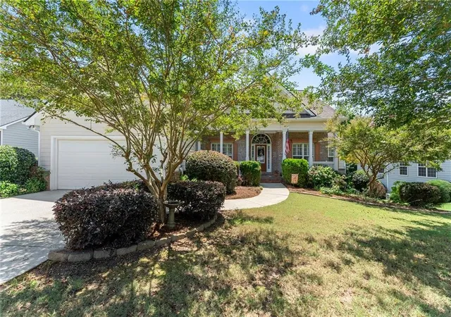 Photo 2 of Single family home for sale at 3819 Walnut Grv Way, Gainesville, GA 30506 | MLS# 7816925 | Listing updated on 2026-09-07