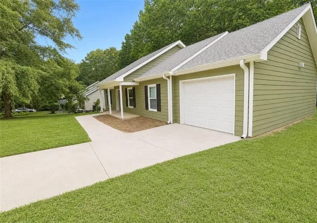 Photo 3 of Sale Pending at 1220 Claywill Cir, Monroe, GA 30655 | MLS# 7826880 | Listing updated on 2026-09-26