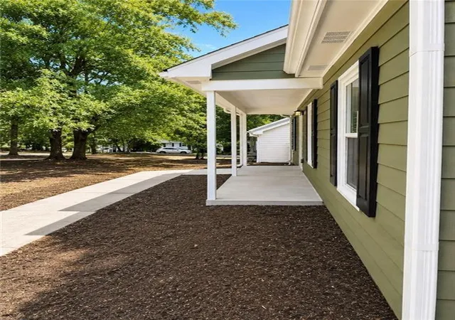 Photo 4 of Sale Pending at 1220 Claywill Cir, Monroe, GA 30655 | MLS# 7826880 | Listing updated on 2026-09-26