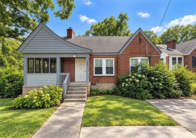 Photo 1 of Sale Pending at 240 Westview Pl Sw, Atlanta, GA 30314 | MLS# 7840449 | Listing updated on 2026-09-22
