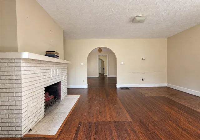 Photo 2 of Sale Pending at 240 Westview Pl Sw, Atlanta, GA 30314 | MLS# 7840449 | Listing updated on 2026-09-22