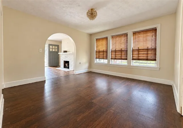 Photo 3 of Sale Pending at 240 Westview Pl Sw, Atlanta, GA 30314 | MLS# 7840449 | Listing updated on 2026-09-22
