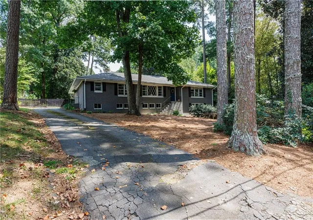 Photo 2 of Single family home for sale at 119 Rhodes Dr, Marietta, GA 30068 | MLS# 7833135 | Listing updated on 2026-10-30