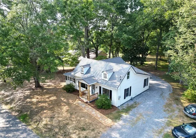 Photo 3 of Single family home for sale at 806 Fairview Rd, Rockmart, GA 30153 | MLS# 7775192 | Listing updated on 2026-09-18