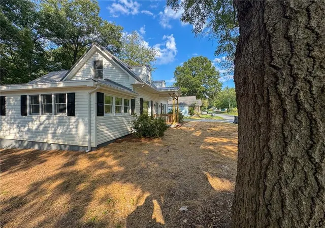 Photo 4 of Single family home for sale at 806 Fairview Rd, Rockmart, GA 30153 | MLS# 7775192 | Listing updated on 2026-09-18