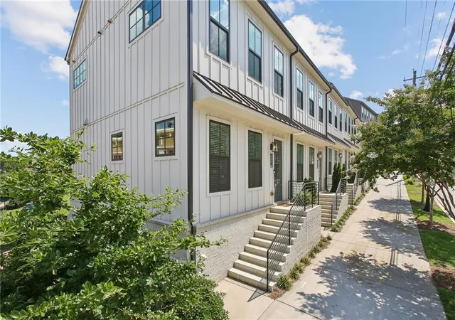 Photo 1 of Townhouse for sale at 990 Viney Way Nw, Atlanta, GA 30318 | MLS# 7827814 | Listing updated on 2026-09-09