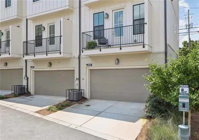 Photo 25 of Townhouse for sale at 990 Viney Way Nw, Atlanta, GA 30318 | MLS# 7827814 | Listing updated on 2026-09-09