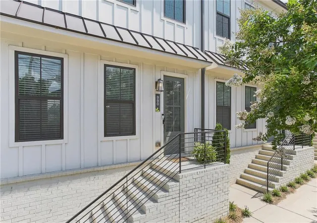 Photo 2 of Townhouse for sale at 990 Viney Way Nw, Atlanta, GA 30318 | MLS# 7827814 | Listing updated on 2026-09-09