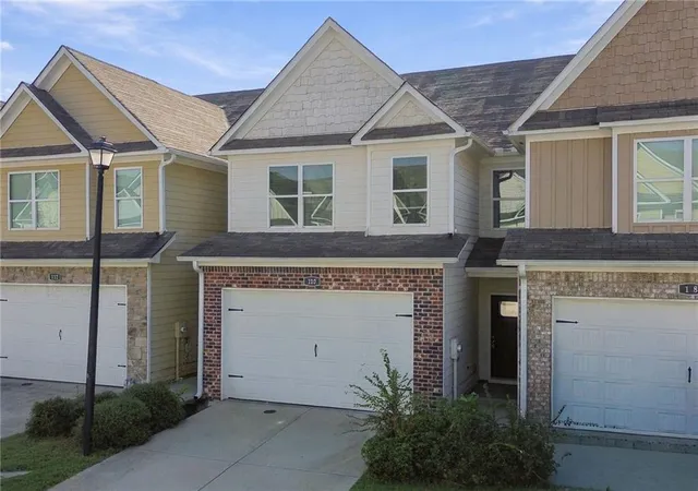 Photo 2 of Townhouse for sale at 110 Squarewood Ln, Cartersville, GA 30121 | MLS# 7841648 | Listing updated on 2026-09-24