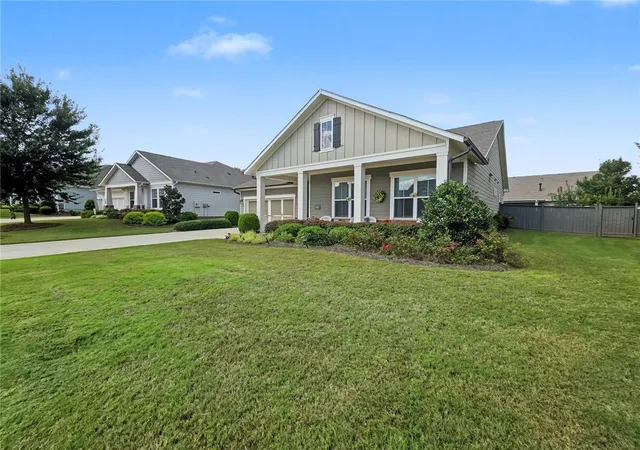 Photo 3 of Sale Pending at 415 Frazier St, Woodstock, GA 30189 | MLS# 7837472 | Listing updated on 2026-09-17