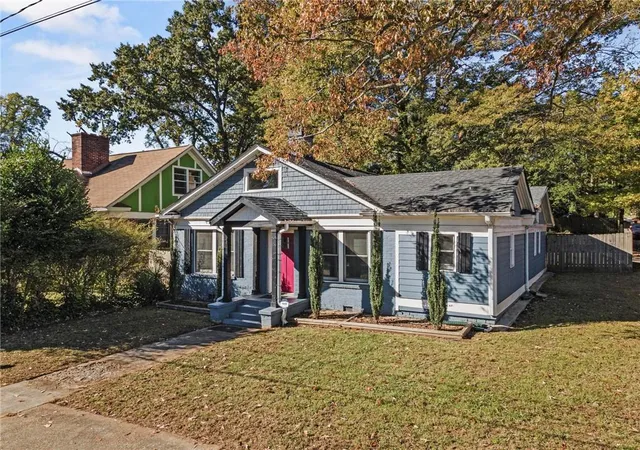 Photo 4 of Single family home for sale at 897 Lawton St SW, Atlanta, GA 30310 | MLS# 7833041 | Listing updated on 2026-10-22