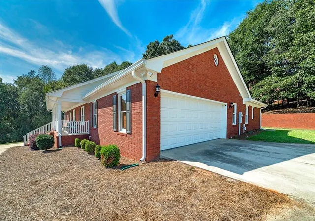 Photo 4 of Single family home for sale at 437 Riverwalk, Mcdonough, GA 30252 | MLS# 7849788 | Listing updated on 2026-10-29