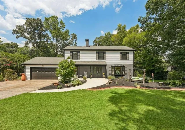 Photo 2 of Single family home for sale at 524 Golfview Dr, Peachtree City, GA 30269 | MLS# 7832705 | Listing updated on 2026-09-12
