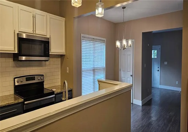 Photo 2 of Single family home for sale at 810 Metropolitan Pkwy Sw, Atlanta, GA 30310 | MLS# 7831500 | Listing updated on 2026-09-05