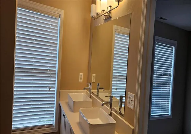 Photo 6 of Single family home for sale at 810 Metropolitan Pkwy Sw, Atlanta, GA 30310 | MLS# 7831500 | Listing updated on 2026-09-05