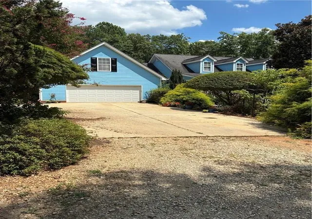 Photo 3 of Single family home for sale at 1555 Maple Ridge Dr, Loganville, GA 30052 | MLS# 7833181 | Listing updated on 2026-09-05