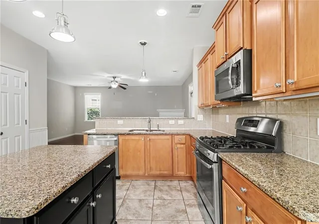 Photo 3 of Single family home for sale at 4820 Fieldstone View Cir, Cumming, GA 30028 | MLS# 7823903 | Listing updated on 2026-10-13
