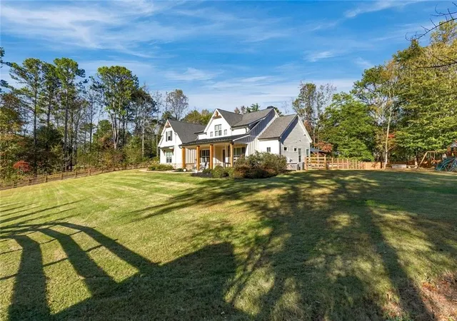 Photo 4 of Single family home for sale at 4643 Waters Rd, Woodstock, GA 30188 | MLS# 7860330 | Listing updated on 2026-10-29