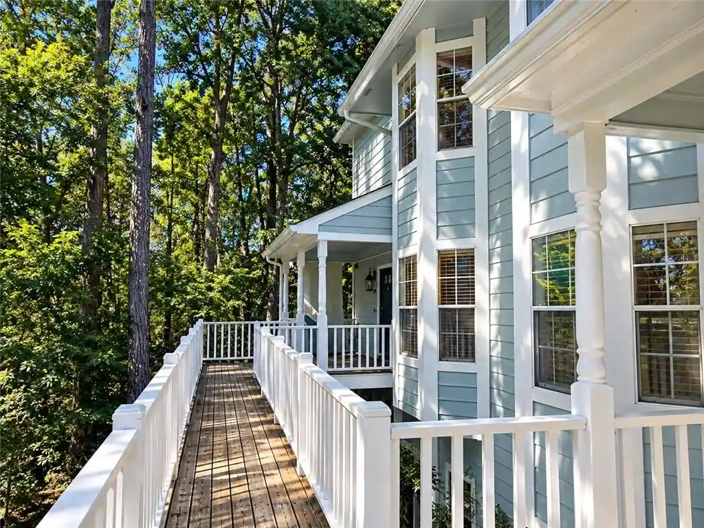 Listing Photo 2 - Condo for sale in 3920 Riverlook Pkwy SE located at 3920 Riverlook Pkwy SE, Marietta, GA 30067 - Unit #202