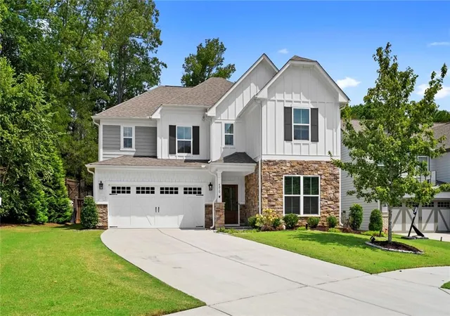 Photo 3 of Single family home for sale at 4010 Applecrisp Rd, Roswell, GA 30076 | MLS# 7830307 | Listing updated on 2026-09-14