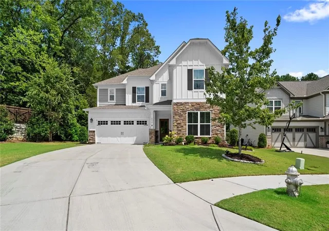 Photo 3 of Single family home for sale at 4010 Applecrisp Rd, Roswell, GA 30076 | MLS# 7830307 | Listing updated on 2026-09-14