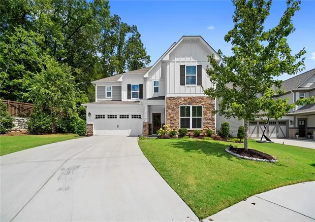 Photo 4 of Single family home for sale at 4010 Applecrisp Rd, Roswell, GA 30076 | MLS# 7830307 | Listing updated on 2026-09-14