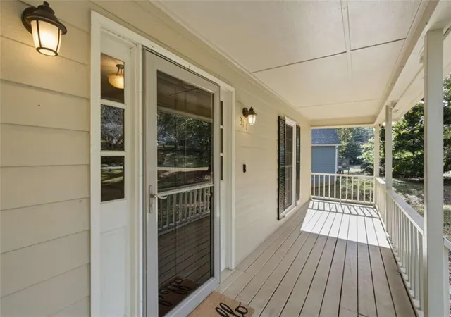 Photo 4 of Single family home for sale at 3111 Lakepoint Cir, Acworth, GA 30102 | MLS# 7859384 | Listing updated on 2026-10-27