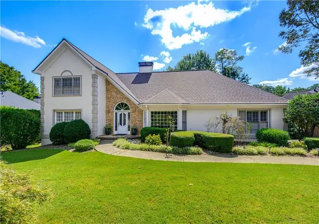 Photo 1 of Single family home for sale at 1001 Ashebrooke Ct Ne, Marietta, GA 30068 | MLS# 7838796 | Listing updated on 2026-09-22