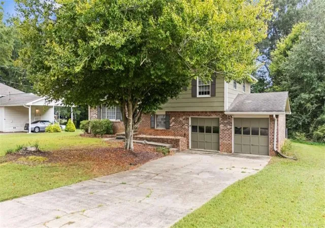 Photo 2 of Single family home for sale at 4561 Fairfax Pl, Powder Springs, GA 30127 | MLS# 7843825 | Listing updated on 2026-09-28