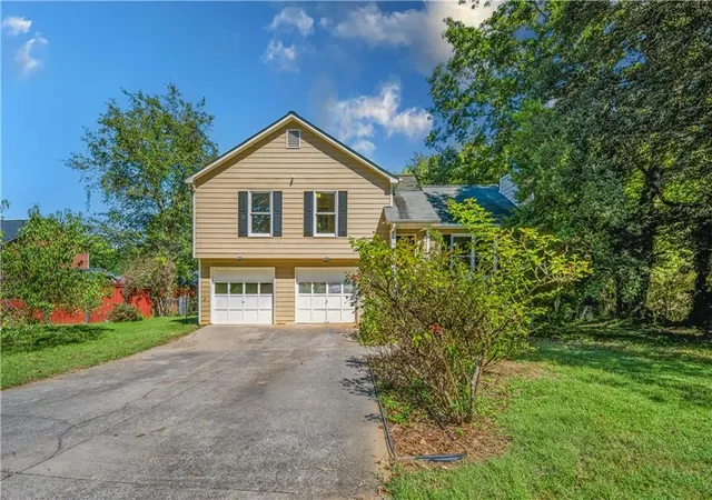 Photo 2 of Single family home for sale at 4234 Apache Dr Se, Acworth, GA 30102 | MLS# 7838458 | Listing updated on 2026-10-16