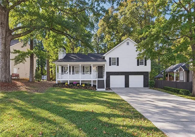 Photo 1 of Single family home for sale at 2705 Horseshoe Crk Dr SW, Marietta, GA 30064 | MLS# 7857028 | Listing updated on 2026-10-29
