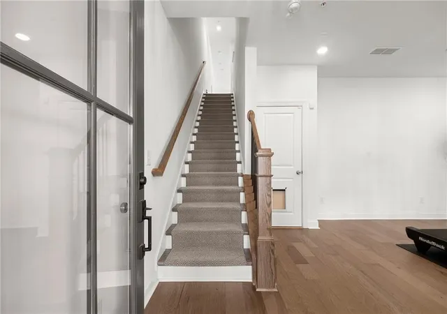 Photo 4 of Townhouse for sale at 431 Olmstead Way, Alpharetta, GA 30022 | MLS# 7829225 | Listing updated on 2026-09-17