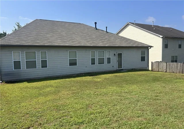 Photo 2 of Single family home for sale at 825 Stonehaven Rd Sw, Atlanta, GA 30331 | MLS# 7831190 | Listing updated on 2026-09-04