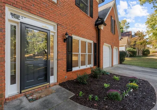 Photo 3 of Single family home for sale at 2060 Davis Dr, Cumming, GA 30041 | MLS# 7857763 | Listing updated on 2026-10-27