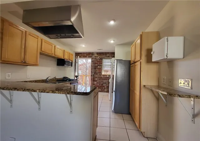Listing Photo 3 - Condo for sale in building located at 40 Daniel St Se, Atlanta, GA 30312 - Unit #7