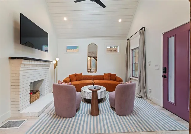 Photo 4 of Single family home for sale at 379 Mary St SW, Atlanta, GA 30310 | MLS# 7856671 | Listing updated on 2026-10-22
