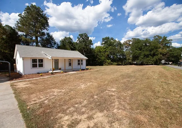 Photo 3 of Single family home for sale at 65 Habersham Cir NE, Cartersville, GA 30121 | MLS# 7835276 | Listing updated on 2026-09-11