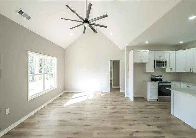 Photo 4 of Sale Pending at 194 Arbacoochee Rd, Tallapoosa, GA 30176 | MLS# 7840837 | Listing updated on 2026-09-30