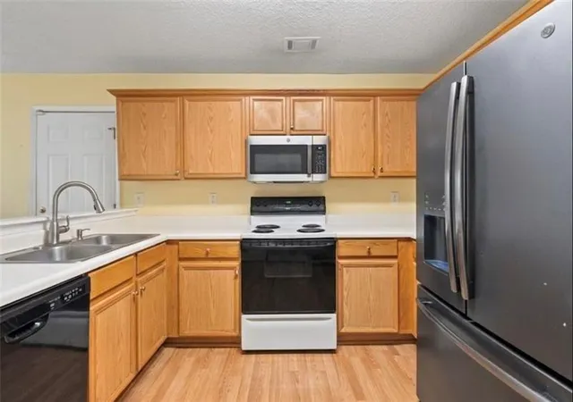 Photo 4 of Sale Pending at 1401 Flanagan Ml Dr, Auburn, GA 30011 | MLS# 7830510 | Listing updated on 2026-10-30