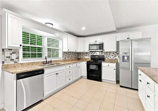 Photo 2 of Single family home for sale at 1047 Sw Peeples St Sw, Atlanta, GA 30310 | MLS# 7827835 | Listing updated on 2026-09-03