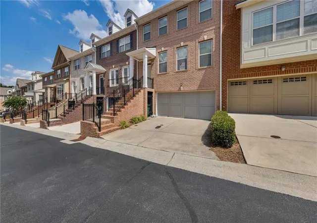 Photo 2 of Townhouse for sale at 2765 Durham Dr Ne, Brookhaven, GA 30319 | MLS# 7832641 | Listing updated on 2026-09-04