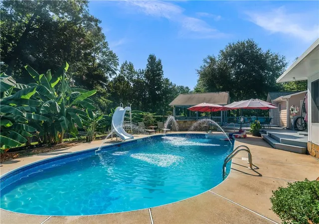 Photo 2 of Single family home for sale at 837 Sunset Dr, Locust Grove, GA 30248 | MLS# 7834547 | Listing updated on 2026-09-09