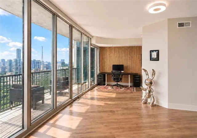 Photo 2 of Condo for sale at 1080 Peachtree St NE #2905, Atlanta, GA 30309 | MLS# 7836359 | Listing updated on 2026-10-15