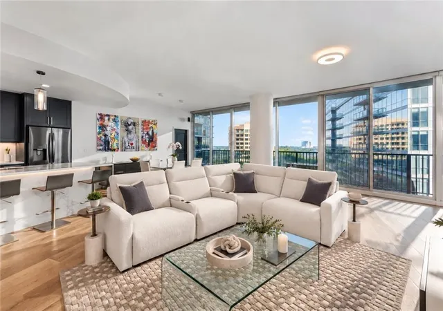 Photo 3 of Condo for sale at 1080 Peachtree St NE #2905, Atlanta, GA 30309 | MLS# 7836359 | Listing updated on 2026-10-15