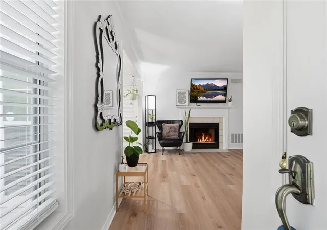 Photo 4 of Condo for sale at 1301 Gettysburg Pl, Sandy Springs, GA 30350 | MLS# 7827668 | Listing updated on 2026-09-11