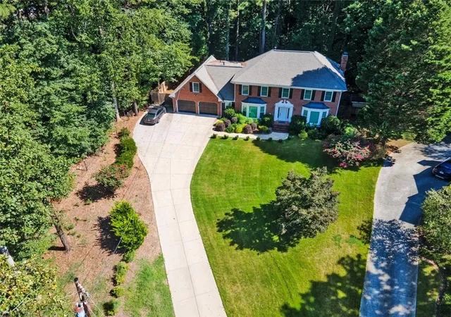 Photo 2 of Single family home for sale at 415 Spindle Ct, Sandy Springs, GA 30350 | MLS# 7832363 | Listing updated on 2026-09-11