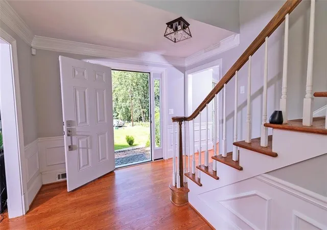Photo 3 of Single family home for sale at 415 Spindle Ct, Sandy Springs, GA 30350 | MLS# 7832363 | Listing updated on 2026-09-11