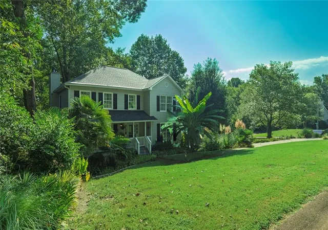 Photo 3 of Sale Pending at 330 Justin Dr, Woodstock, GA 30188 | MLS# 7834365 | Listing updated on 2026-09-23