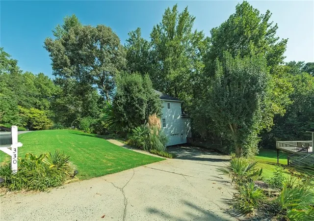 Photo 3 of Sale Pending at 330 Justin Dr, Woodstock, GA 30188 | MLS# 7834365 | Listing updated on 2026-09-23