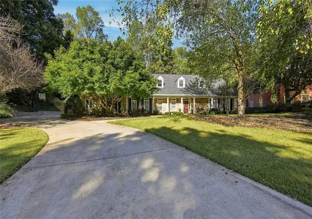 Photo 4 of Single family home for sale at 140 Grogans Landing, Sandy Springs, GA 30350 | MLS# 7856740 | Listing updated on 2026-10-27